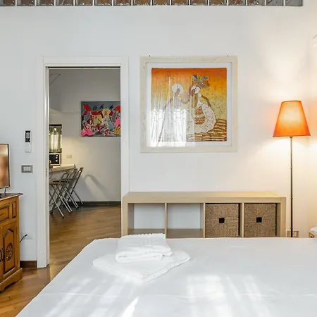 Guesthost - Statuto With Small Courtyard Apartamento Florencia