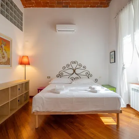 Guesthost - Statuto With Small Courtyard Apartamento Florencia
