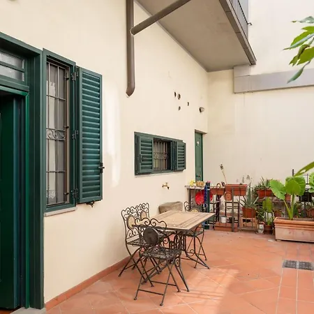 Guesthost - Statuto With Small Courtyard * Florencia