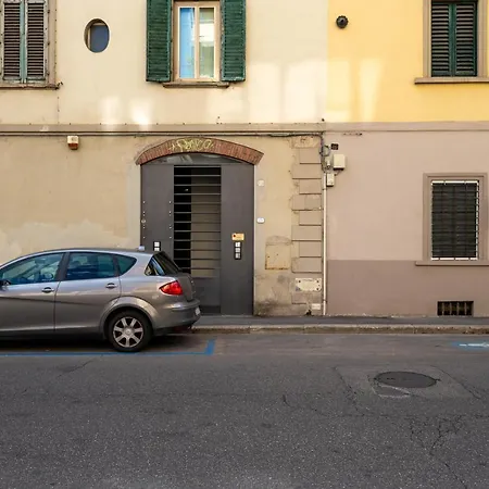 Apartamento Guesthost - Statuto With Small Courtyard *
